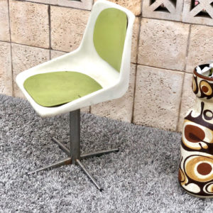 כיסא פלסטיק וינטאג' D09