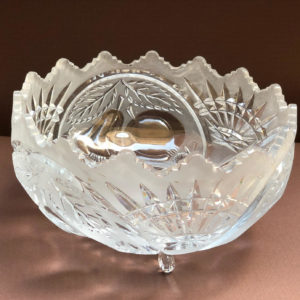 K04 קערה קריסטל על רגליים