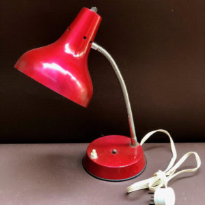 H18 מנורה עשויה פח וינטאג'