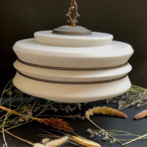 H24 מנורה וינטאג' לבן היסטרי