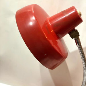 H36 מנורה קשת שולחנית אדומה