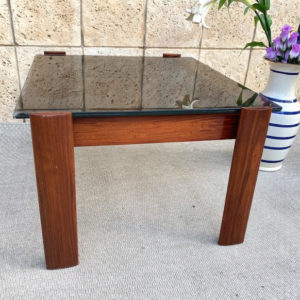 A45 שולחן עץ טיק עם זכוכית