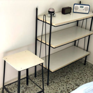 F04 ספרייה פרזול ועץ