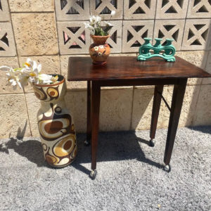 A63 שולחן וינטאג' מהמם